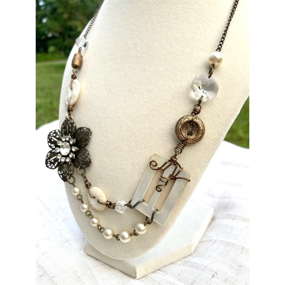 Asymmetrical Vintage-Style Modern Boho Necklace Bronze Metal Floral Shell - Picture 7 of 9